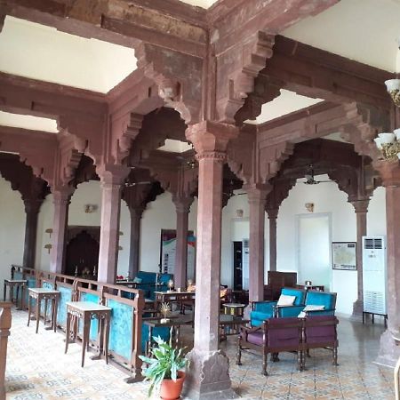 מלון Mpt Sheesh Mahal, אורצ'ה מראה חיצוני תמונה